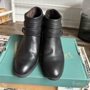 b.o.c. (Big on comfort)Dark Leather Footwear